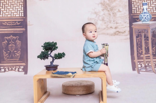 滕州宝宝边吃奶边挣扎烦躁